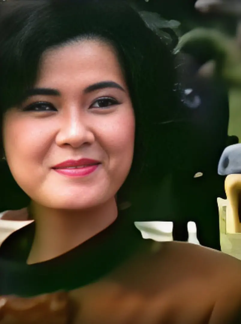 《蓝色俏夫人》：家庭主妇变身性感特工？爆笑又刺激的身份互换之旅！